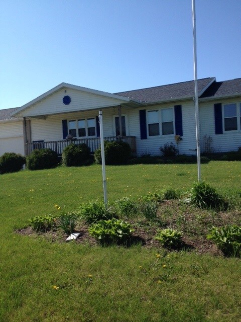 W2935 Sand Crane Dr, Belleville, WI 53508 - photo 2