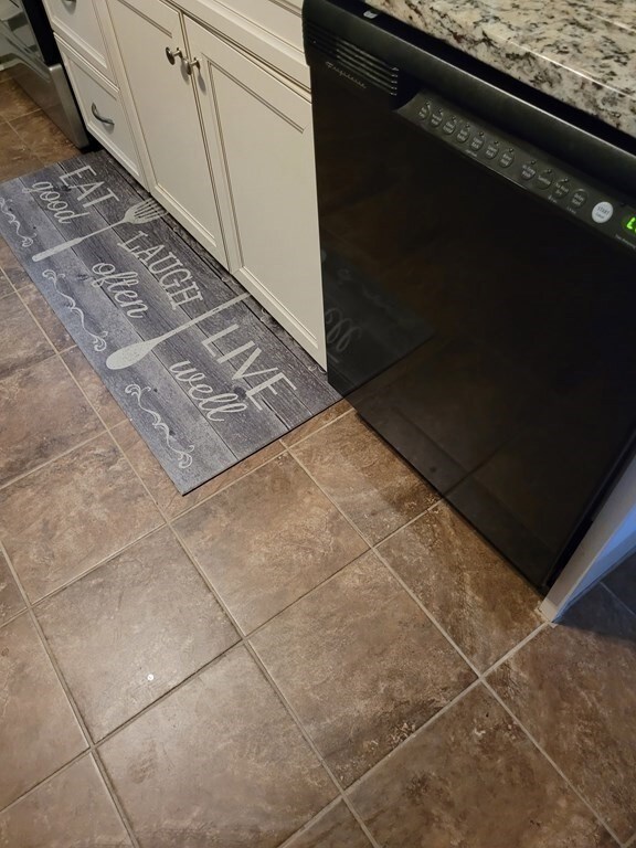 2 Walker Rd unit 3, North Andover, MA 01845 - photo 2