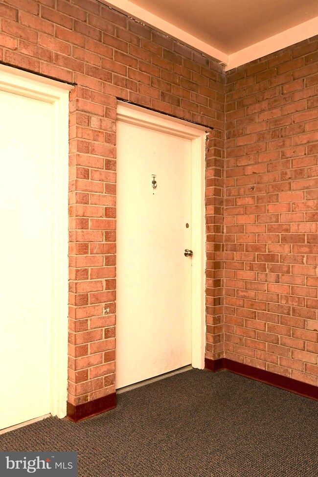 10725 West Dr unit 102, Fairfax, VA 22030 - photo 2