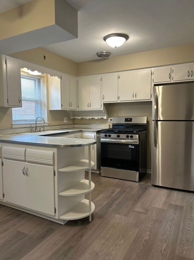 7118 W Windsor Ave unit 2F, Berwyn, IL 60402 - photo 2