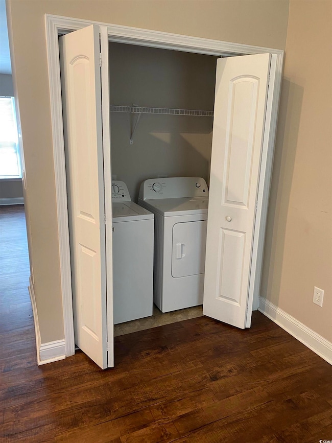 Washroom with independent washer and dryer and dar