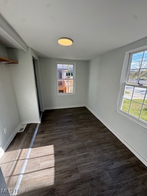 1345 E 289th St, Wickliffe, OH 44092 - photo 2