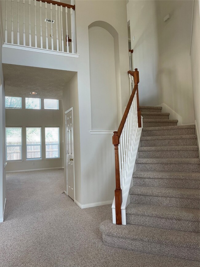 5206 Founders Way Ct, Houston, TX 77091 - photo 3