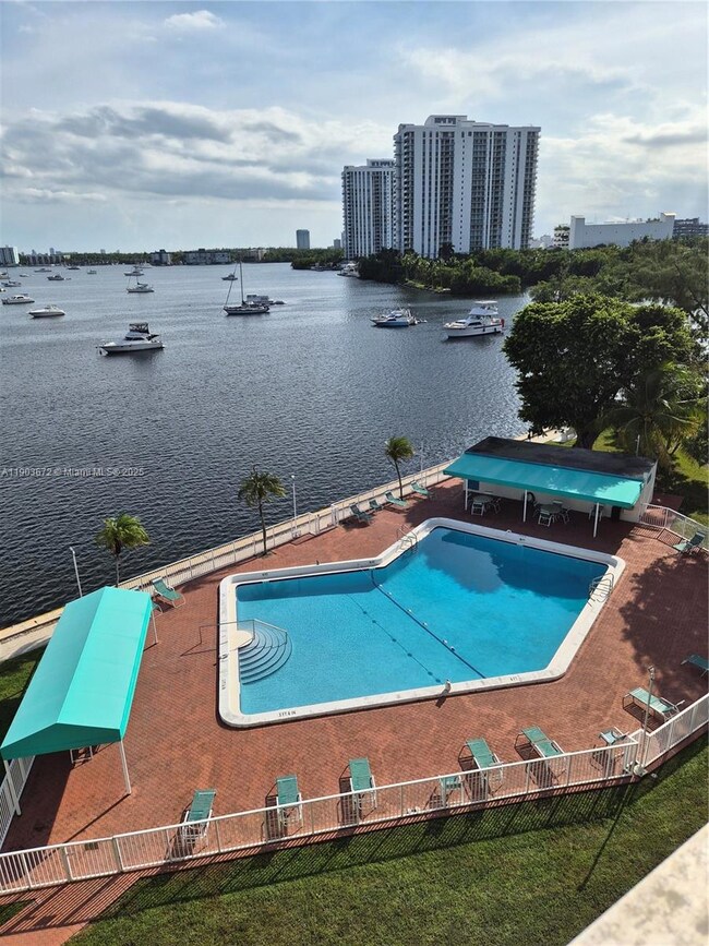 2910 Point East Dr unit M-610, Aventura, FL 33160 - photo 4