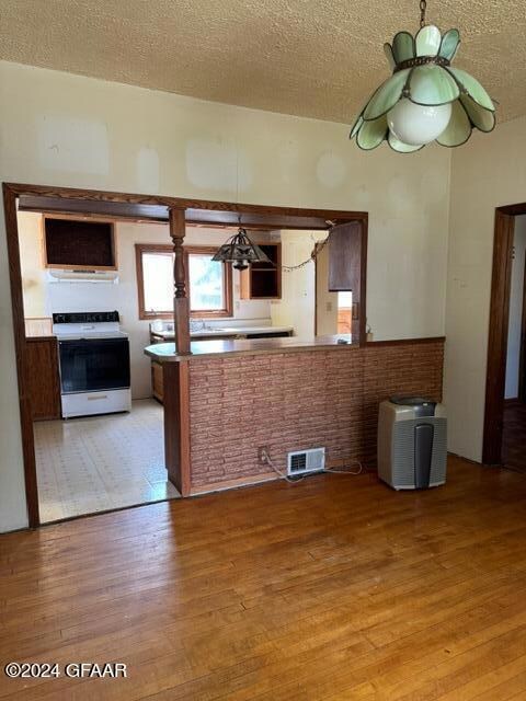 1521 N 3rd St, Grand Forks, ND 58203 - photo 5