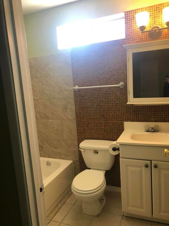 2626 N 50th Dr, Phoenix, AZ 85035 - photo 5