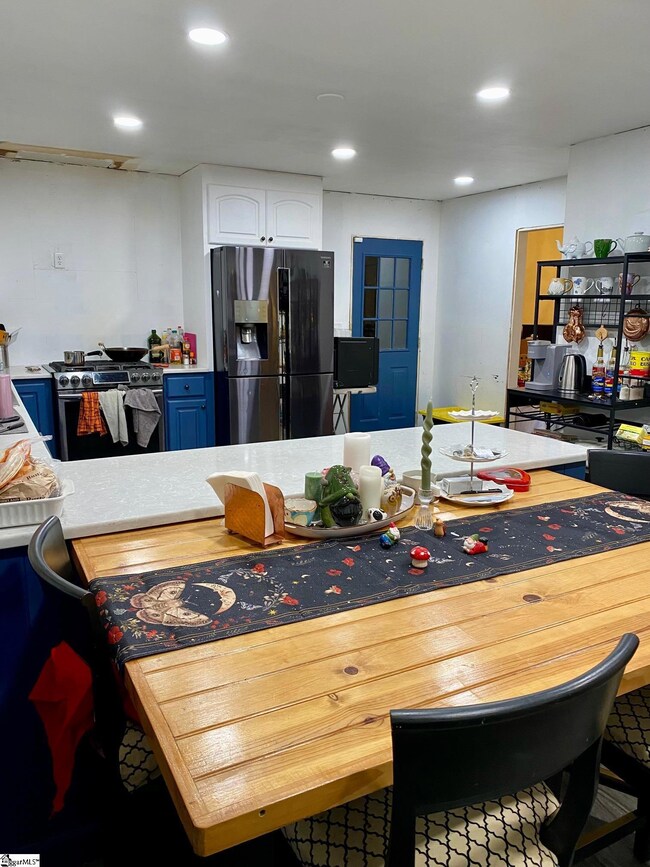 100 Ravensworth Rd, Taylors, SC 29687 - photo 5