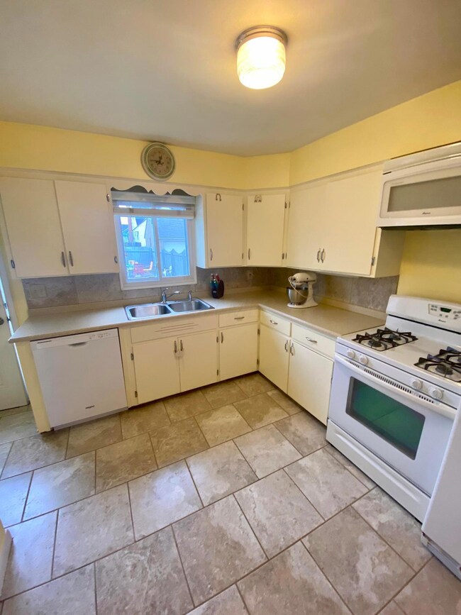 879 Chestershire Rd, Columbus, OH 43204 - photo 4