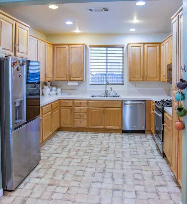 200 Dragonfly Cir, Sacramento, CA 95834 - photo 5