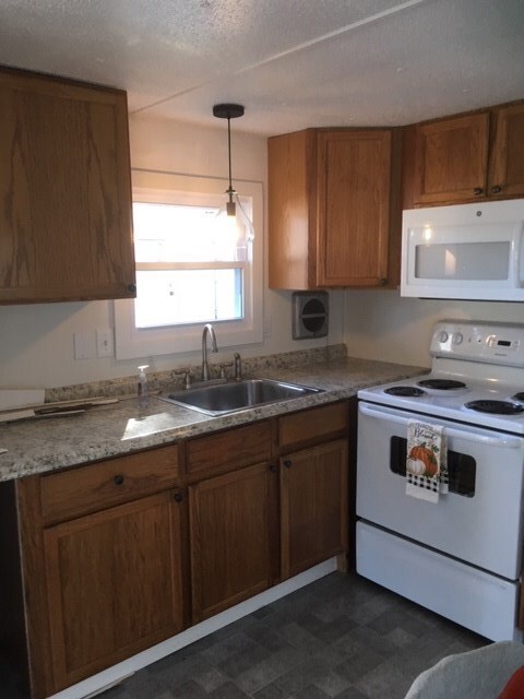 812 Forest Park Rd, Middletown, RI 02842 - photo 6