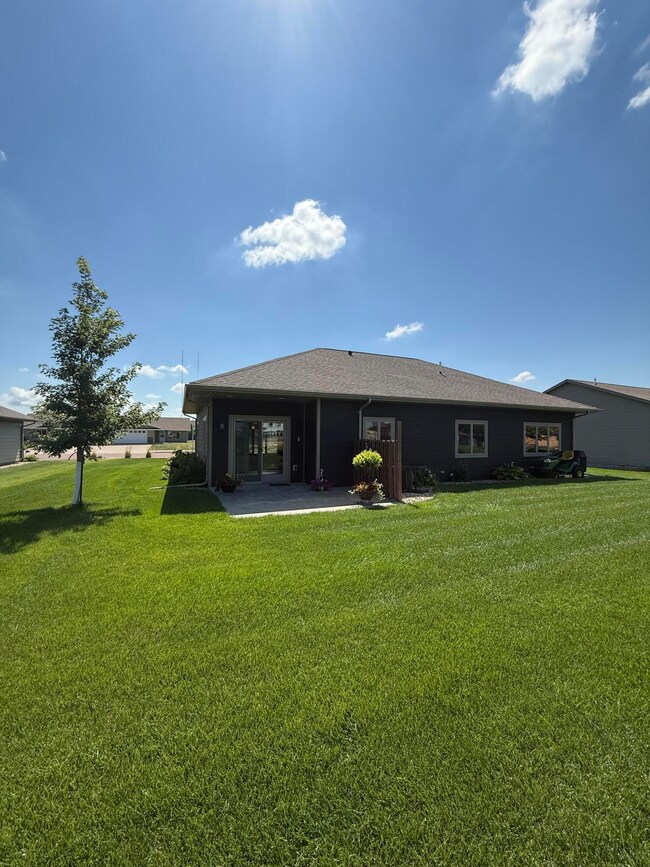 1816 Quiett Ln, Mitchell, SD 57301 - photo 6