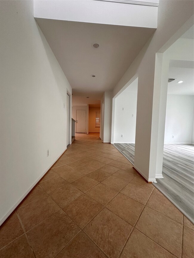 7930 Fall Glen Dr, Houston, TX 77040 - photo 2