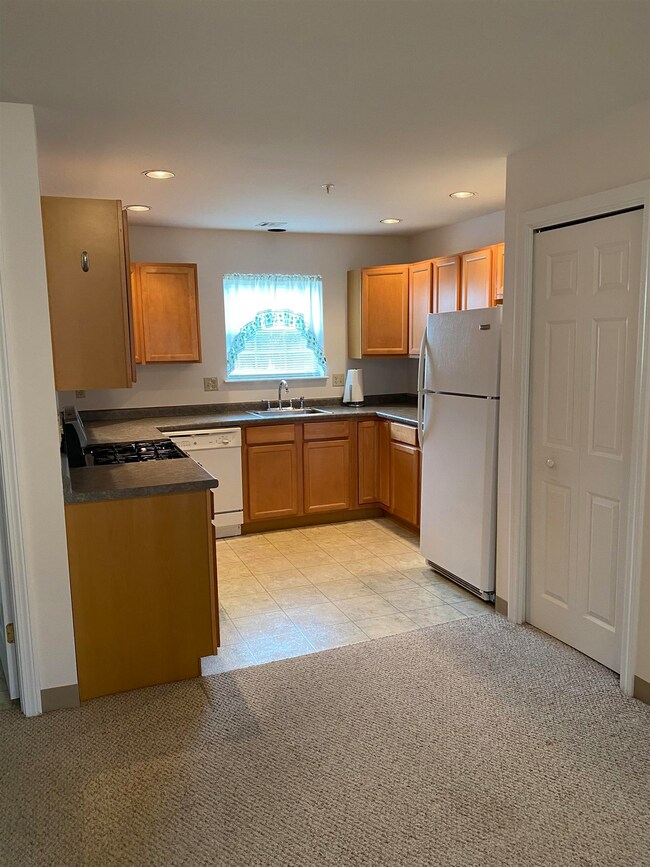 5 Tampa Dr unit F5, Rochester, NH 03867 - photo 6