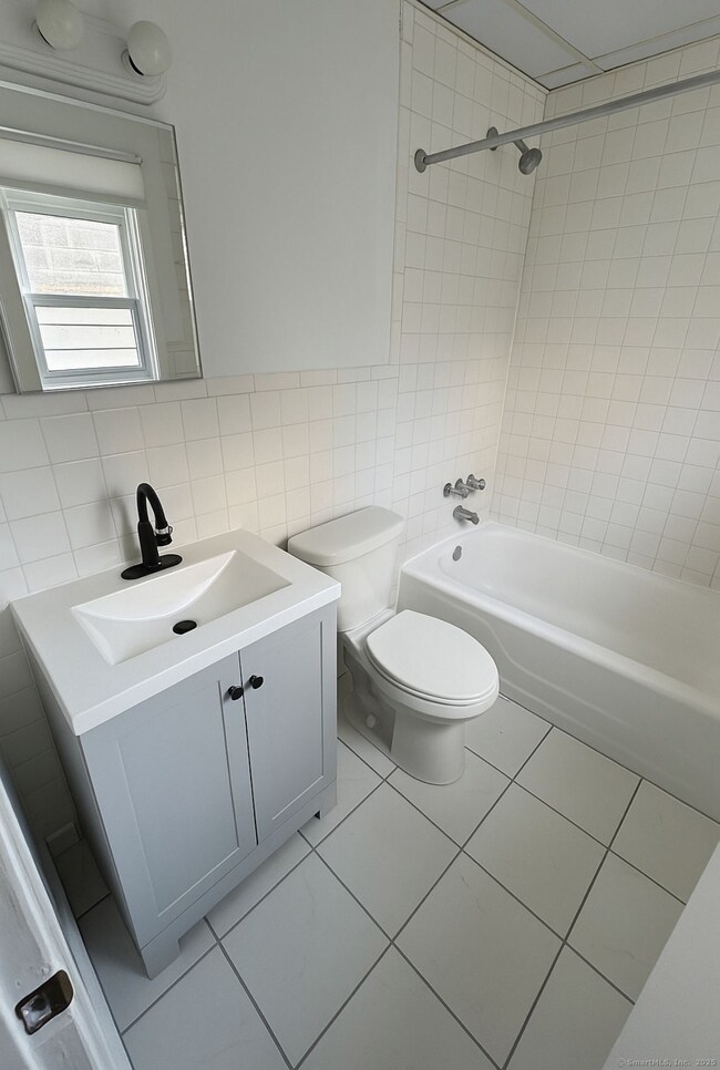 165 Mckinley Ave unit 8a, Bridgeport, CT 06606 - photo 3