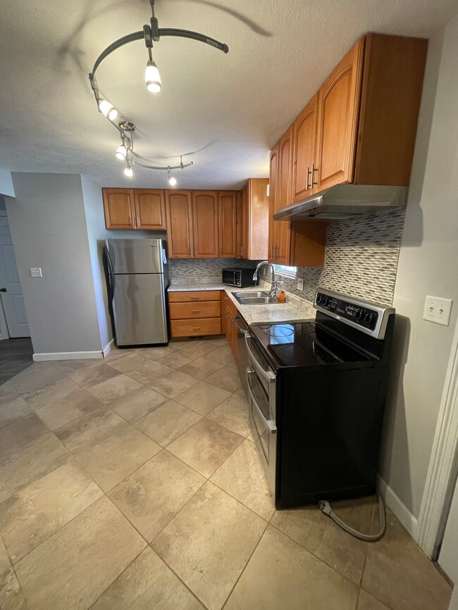 525 S Broadway St, Atlanta, IN 46031 - photo 7