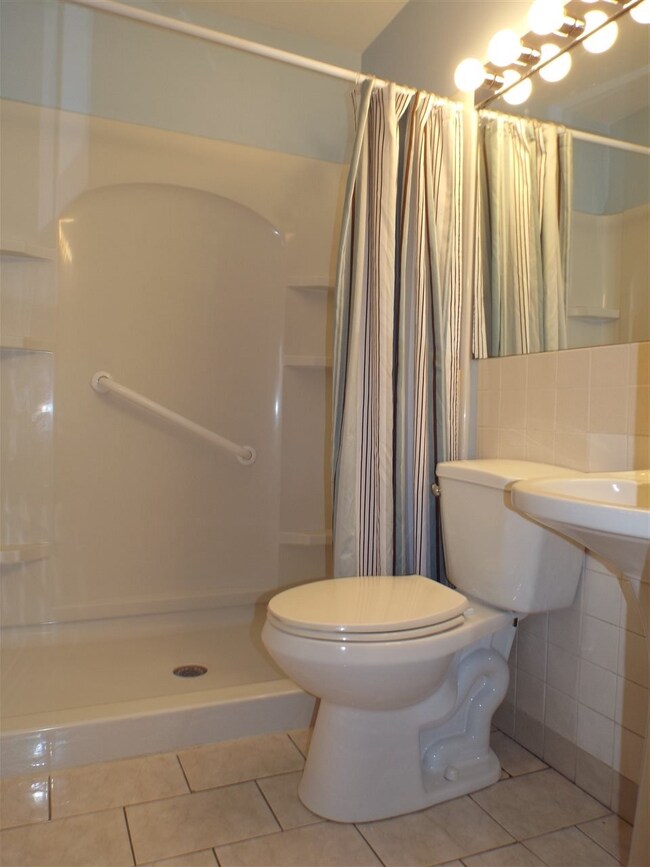 603 Calef Rd, Manchester, NH 03103 - photo 5