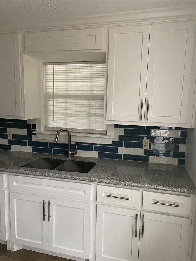 6016 Sayers St, Houston, TX 77026 - photo 2