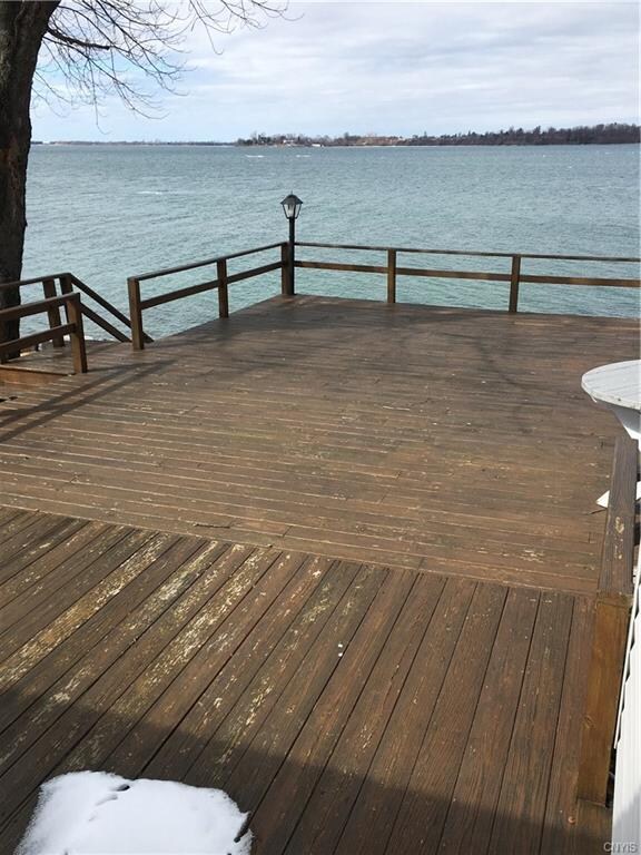 Huge Deck overlooking the St. Lawrence River