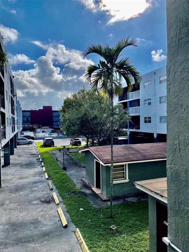 The Palmetto Residence unit 111, Hialeah, FL 33012 - photo 5