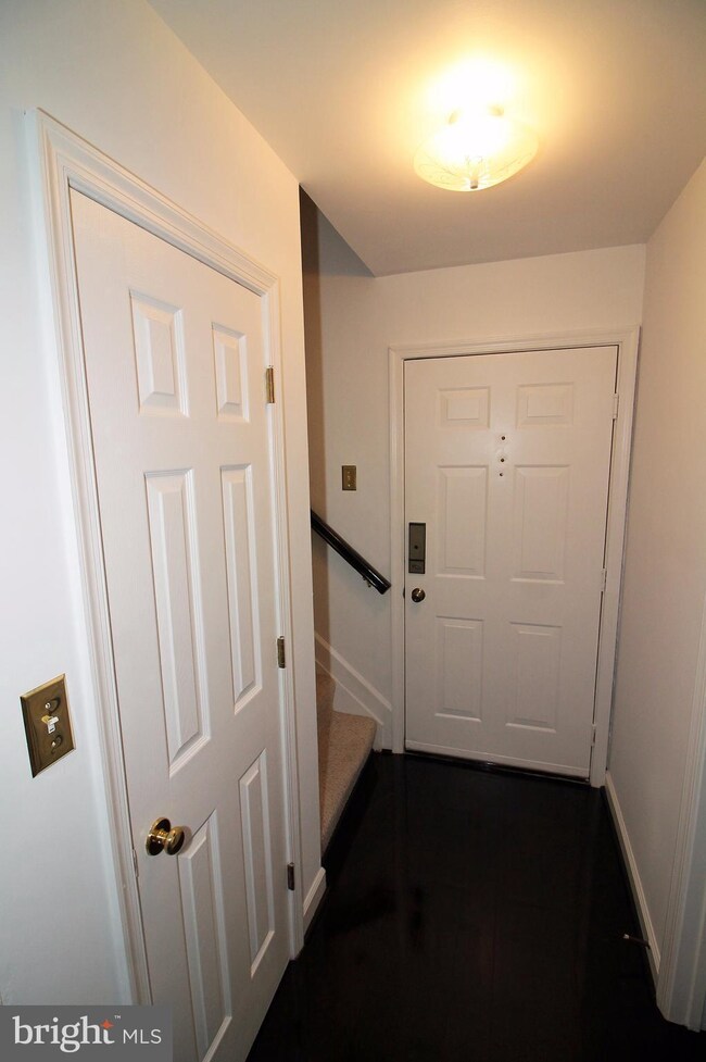 2320 Falls Gable Ln unit A, Baltimore, MD 21209 - photo 2