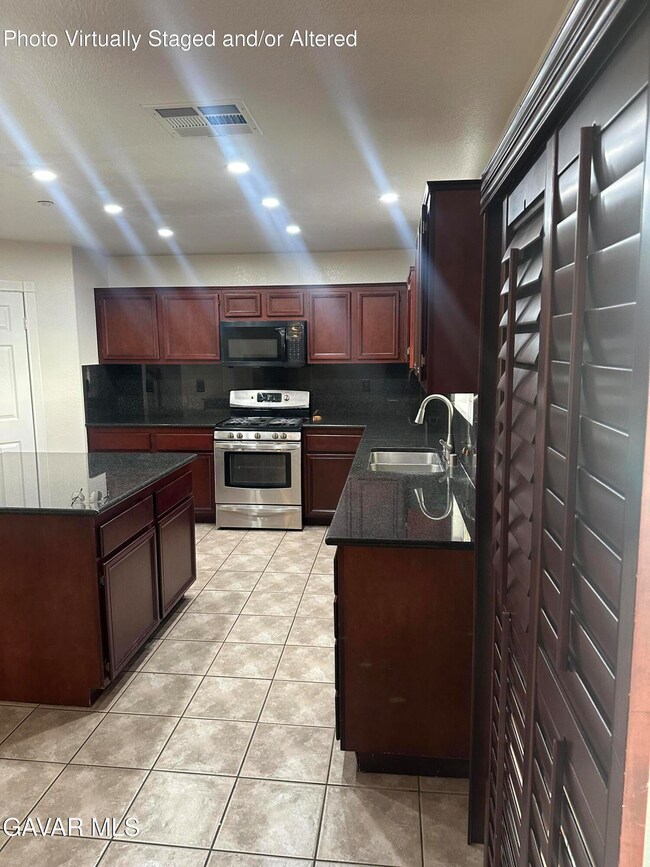 15418 Hamilton Ln, Fontana, CA 92336 - photo 6