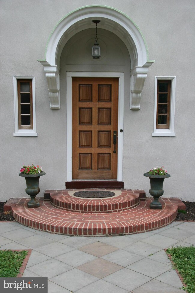 829 W University Pkwy, Baltimore, MD 21210 - photo 3