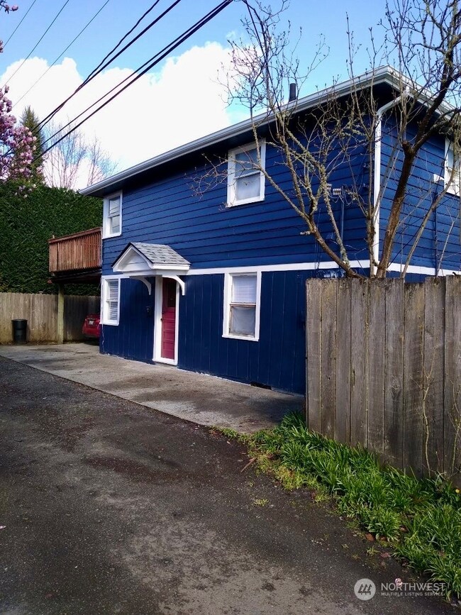 317 1/2 N Iron St, Centralia, WA 98531 - photo 2