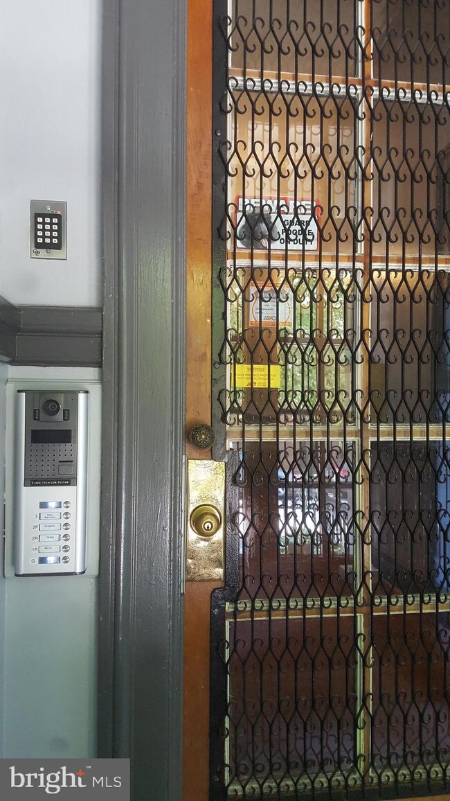 18 E Eager St, Baltimore, MD 21202 - photo 2