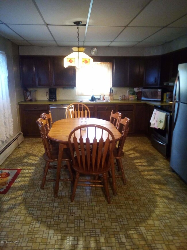 431 E Abbott St unit 433, Lansford, PA 18232 - photo 4