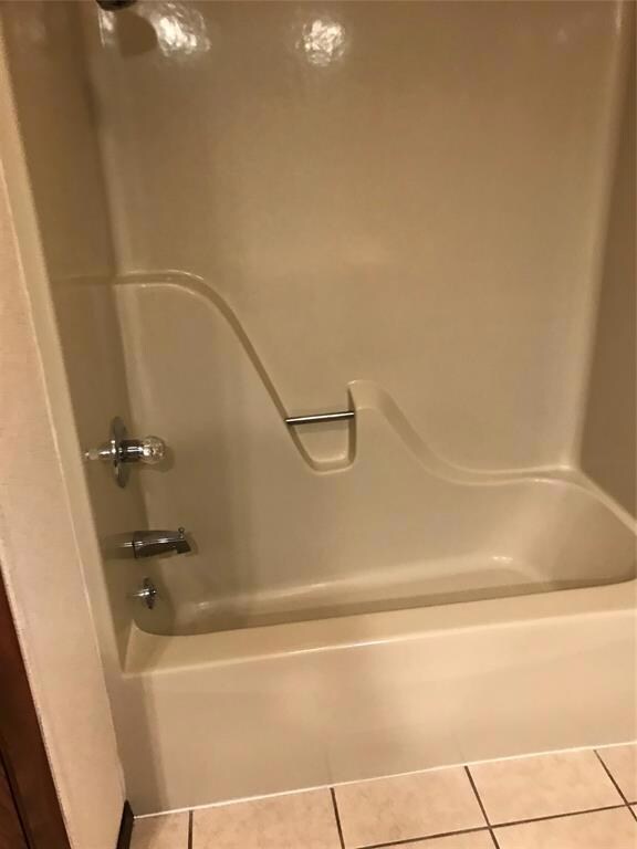 110 Yorkshire Ct, Weatherford, TX 76086 - photo 7