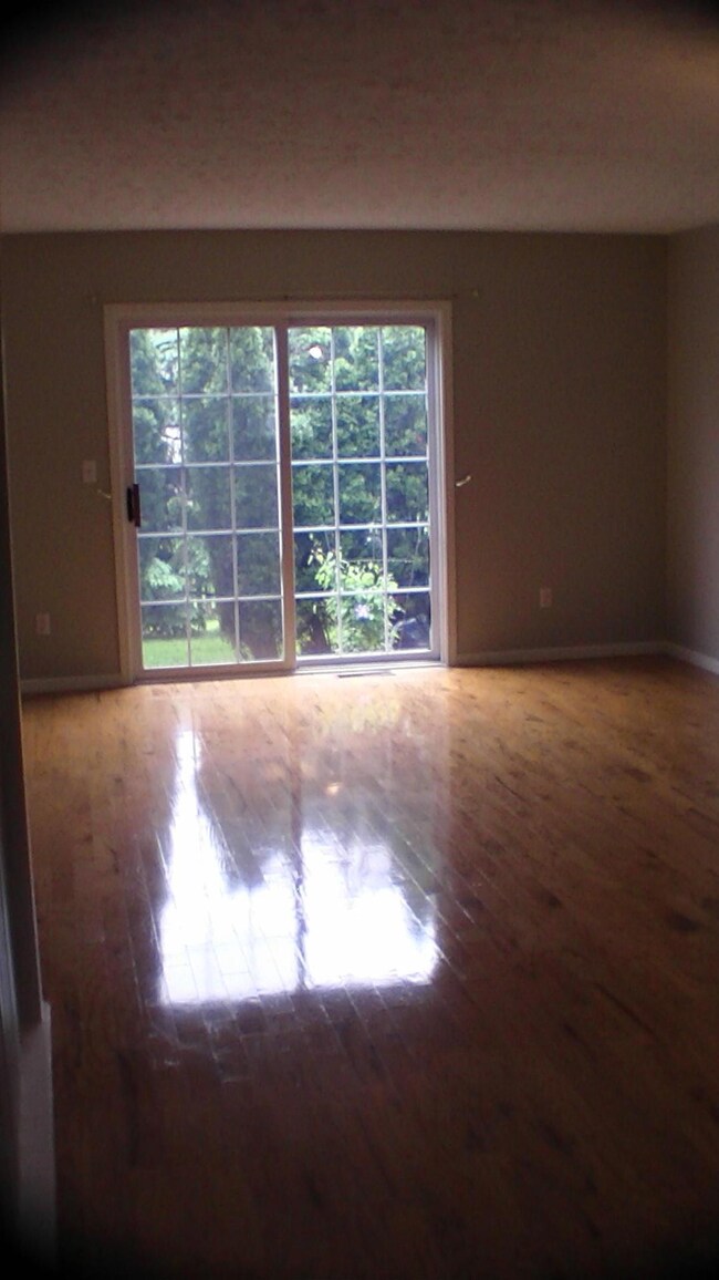 735 Parkbluff Way unit 735, Lewis Center, OH 43035 - photo 2