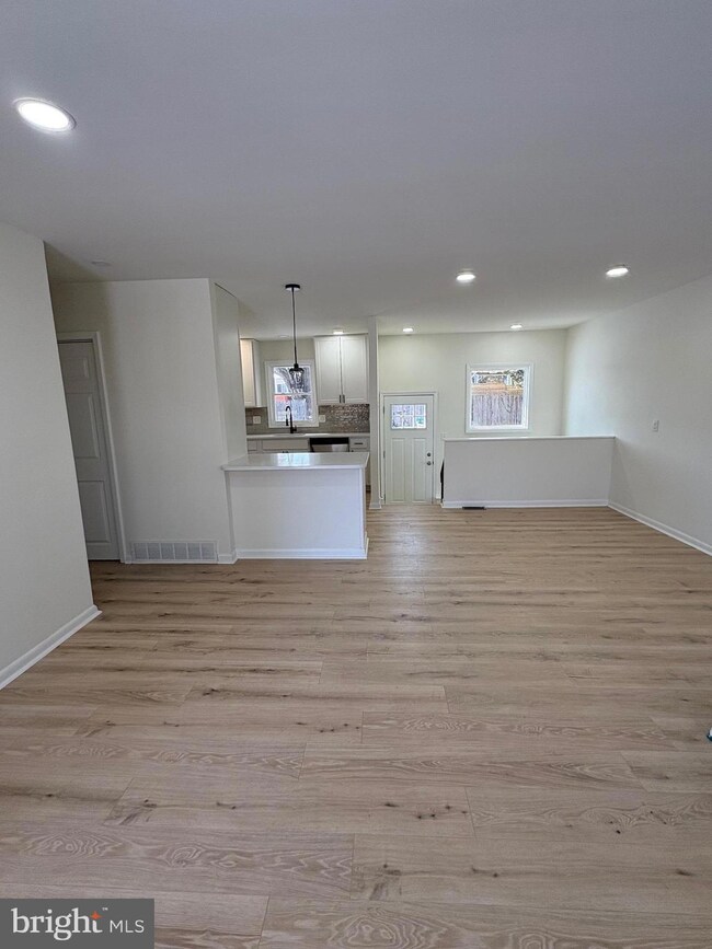 104 Darwin Dr, Newark, DE 19711 - photo 6