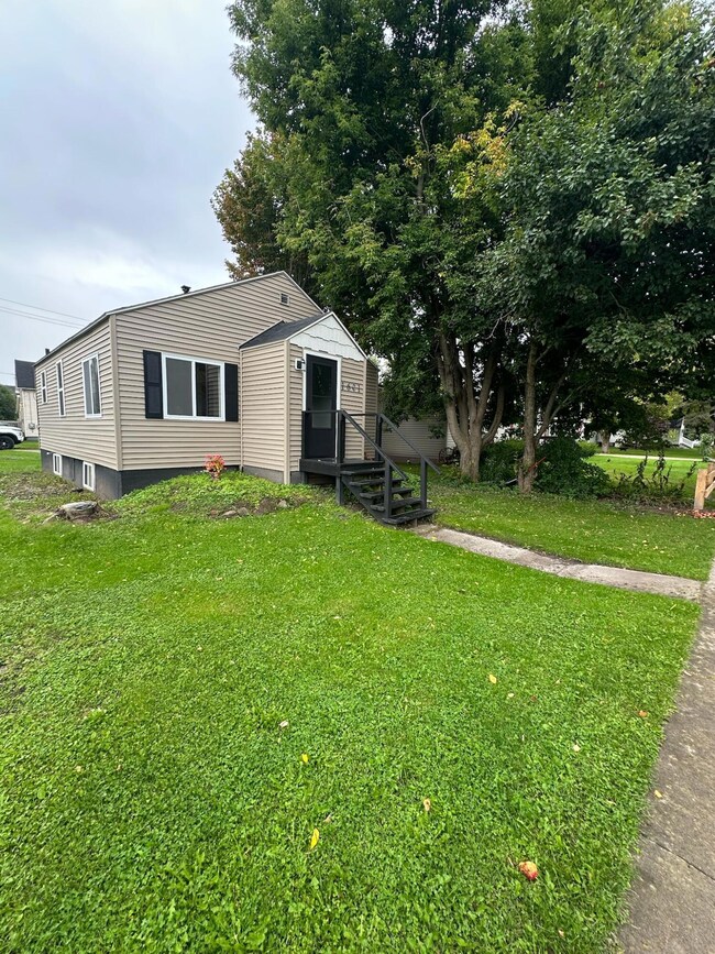 1601 Seymour St, Sault Sainte Marie, MI 49783 - photo 5