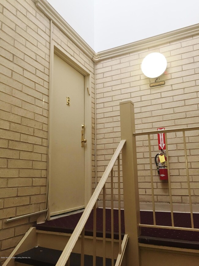 15 Kathy Place unit 3B, Staten Island, NY 10314 - photo 2