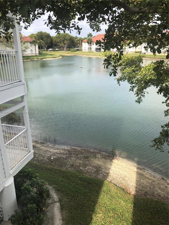 267 Cypress Point Dr unit 5, Palm Beach Gardens, FL 33418 - photo 2