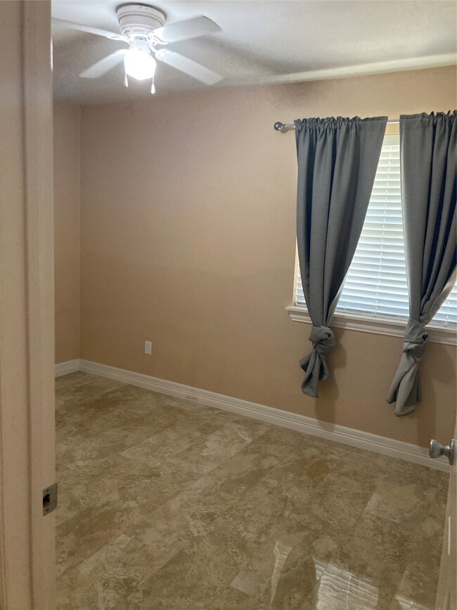 503 S Jack St, Alvin, TX 77511 - photo 6