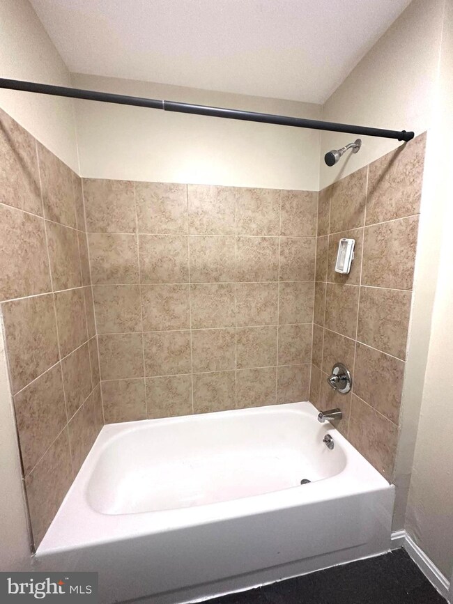 64 W Antietam St unit . 6, Hagerstown, MD 21740 - photo 7