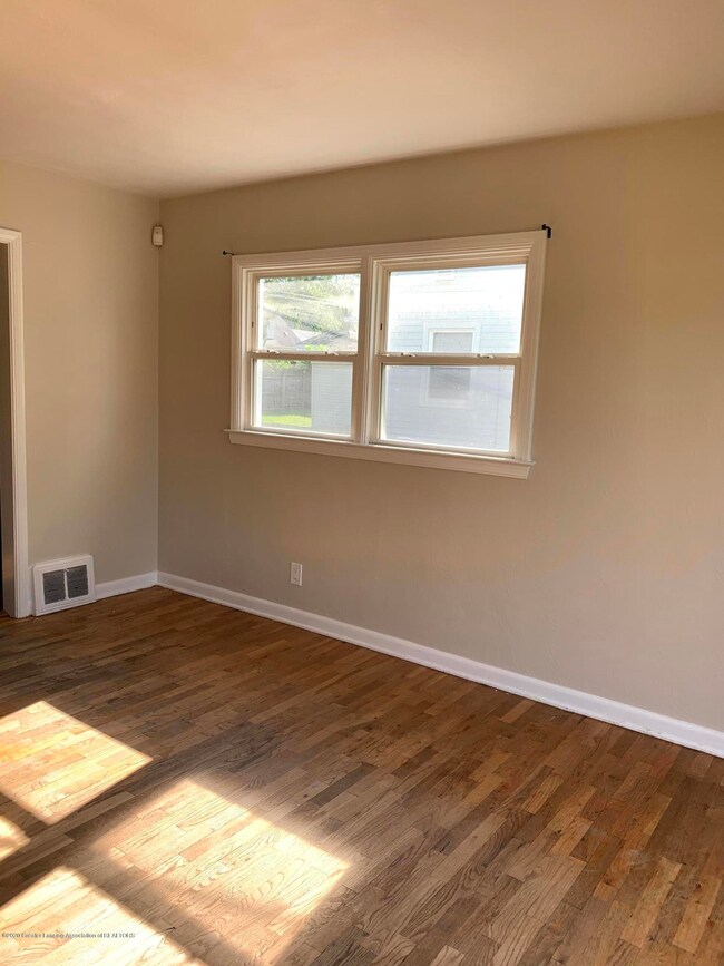 1629 Victor Ave, Lansing, MI 48910 - photo 4