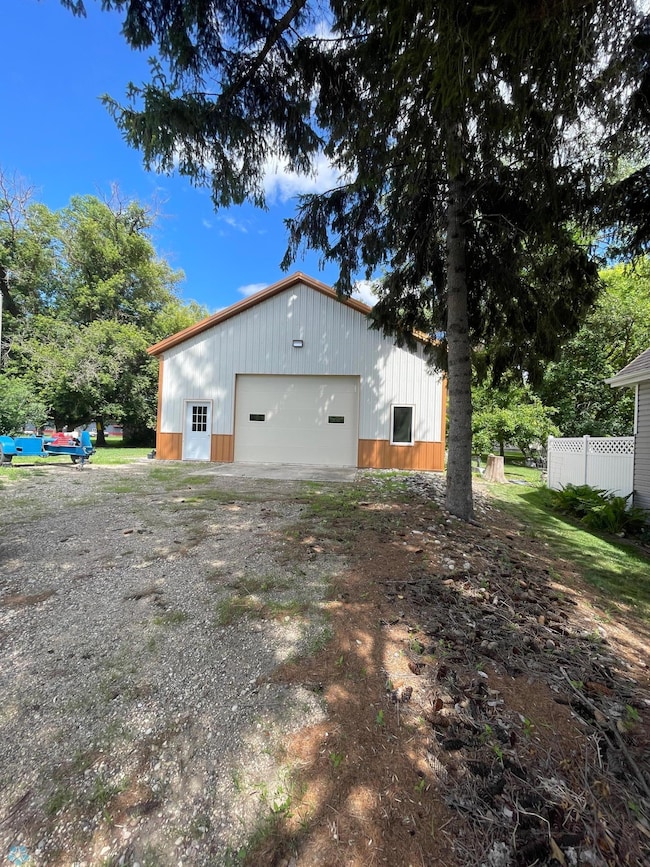 201 N 1st St, Fort Ransom, ND 58033 - photo 2