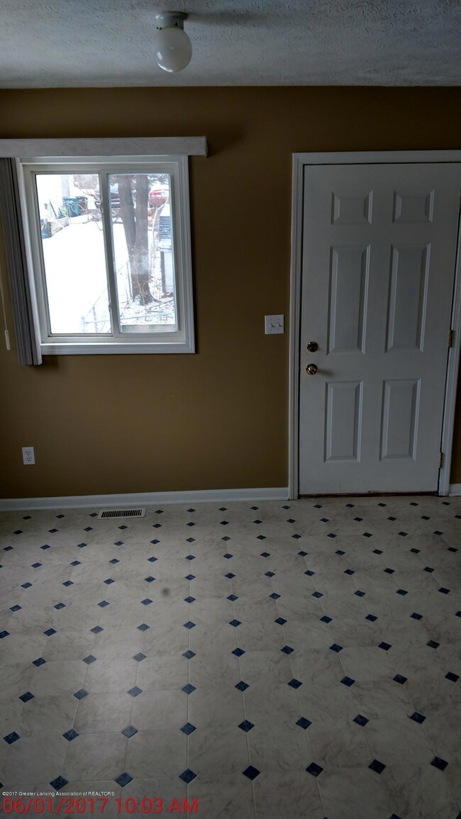 703 W Cavanaugh Rd, Lansing, MI 48910 - photo 4
