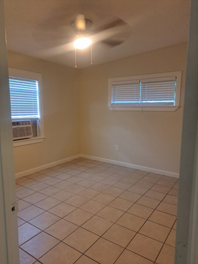 3357 Frick Rd unit 13, Houston, TX 77086 - photo 5