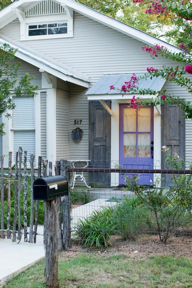 517 W Peach St, Fredericksburg, TX 78624 - photo 2