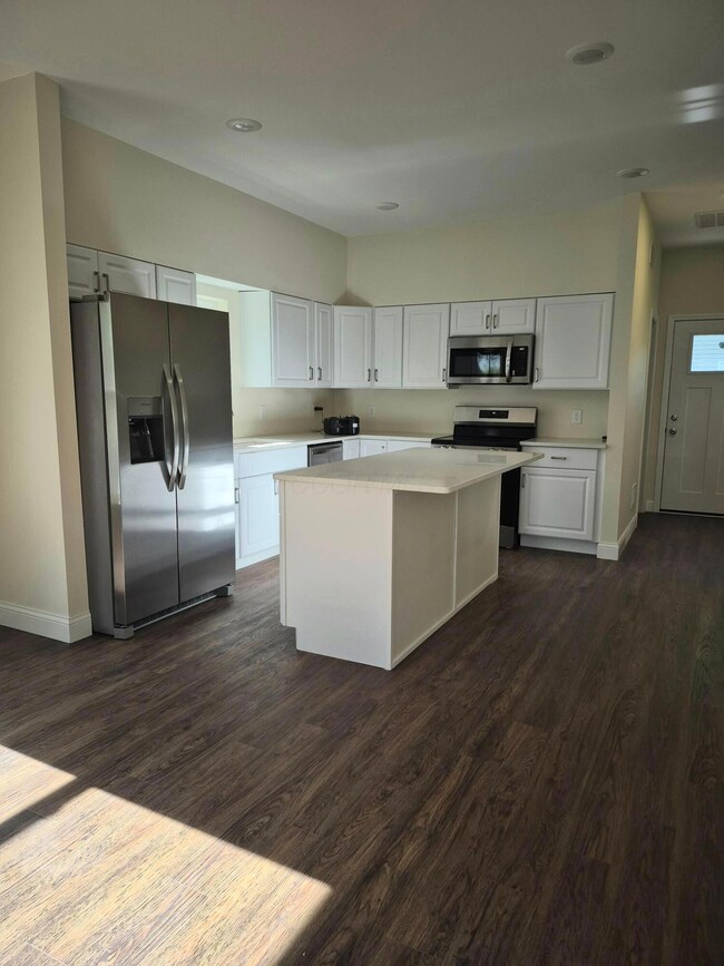 679 Stambaugh Ave, Columbus, OH 43207 - photo 2