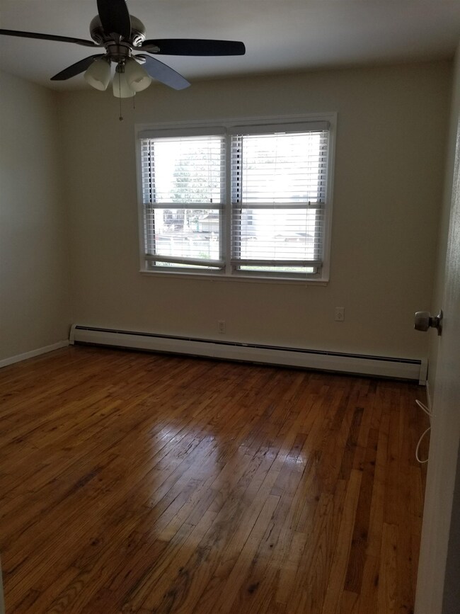 64 Sycamore Rd, Jersey City, NJ 07305 - photo 7