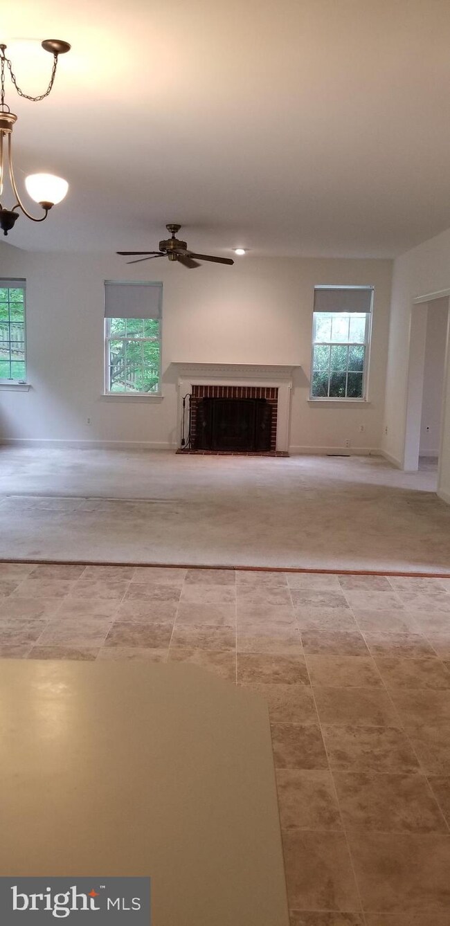 2009 Mcnamera Ct, Woodbridge, VA 22191 - photo 5