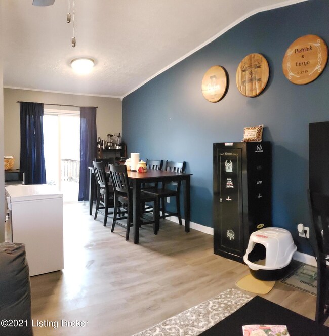 8304 Herrington Ct, Louisville, KY 40228 - photo 4