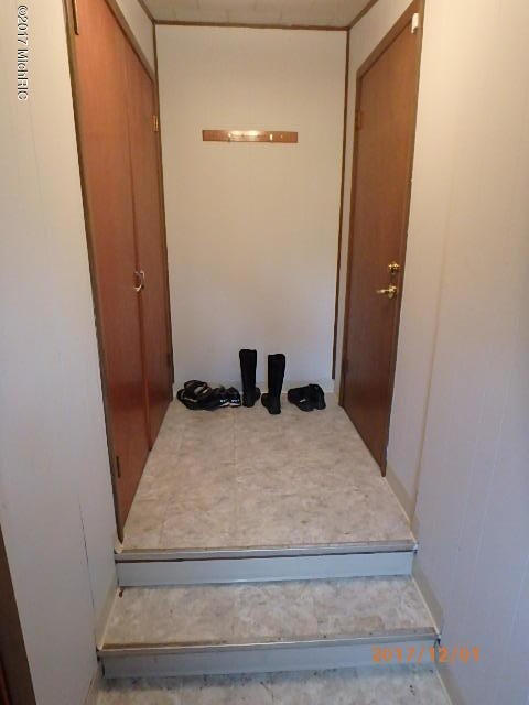 3327 E Kirby Rd, Battle Creek, MI 49017 - photo 7