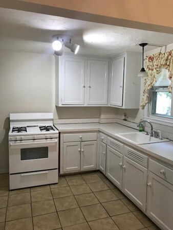 16 Keyes St unit 16, Quincy, MA 02169 - photo 2