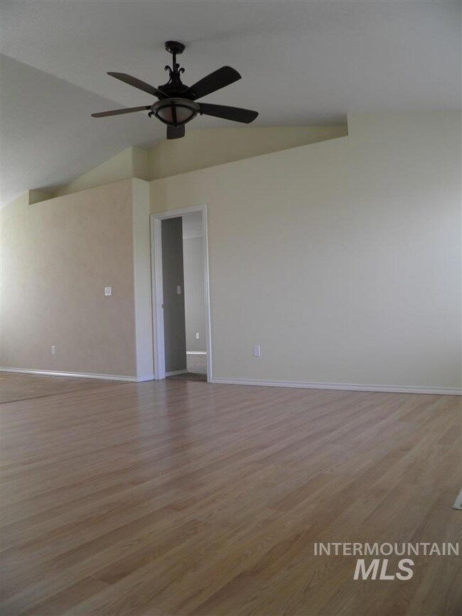 1413 S Benewah St, Nampa, ID 83686 - photo 5