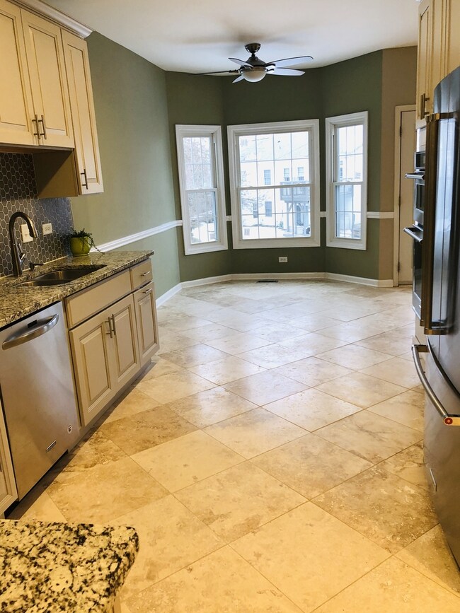 728 Red Oak Ct, Naperville, IL 60563 - photo 4